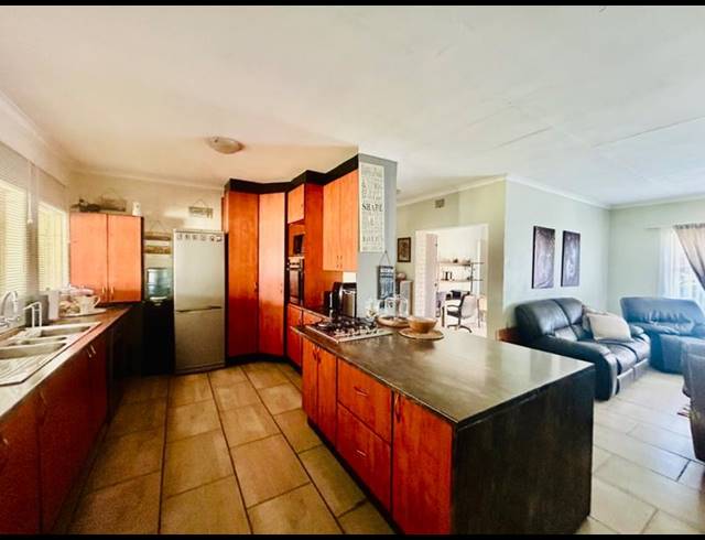 3 BEDROOM HOUSE FOR SALE IN VANDERBIJLPARK CE 5